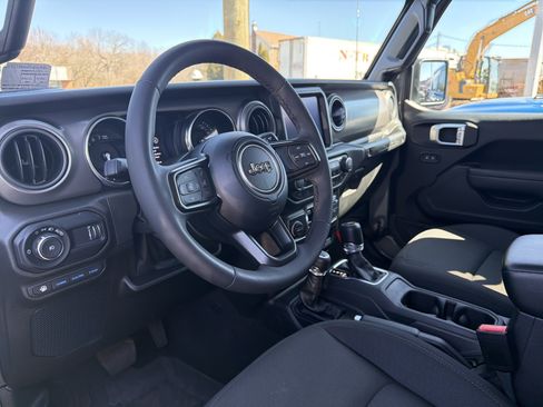 Certified 2023 Jeep Wrangler Unlimited w/ Cold Weather Group AWD/4WD image 16
