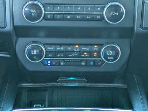 Used 2019 Ford Expedition Limited w/ Equipment Group 302A AWD/4WD image 17