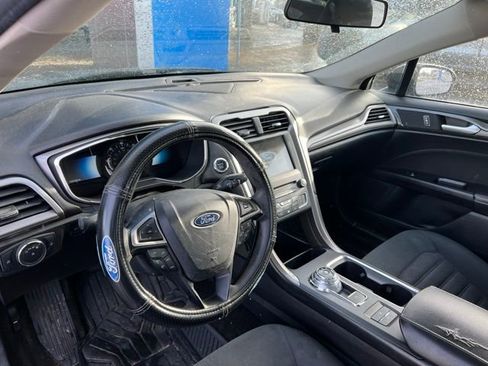 Used 2017 Ford Fusion SE image 9