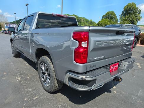 Used 2023 Chevrolet Silverado 1500 LT AWD/4WD image 3
