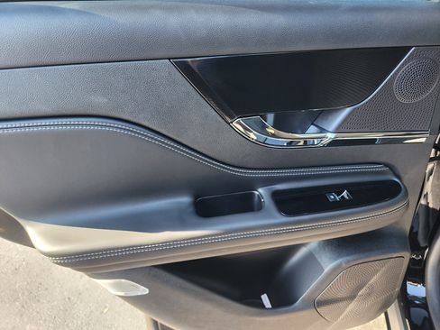 Used 2025 Lincoln Corsair FWD image 16