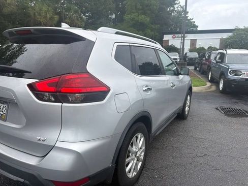 Used 2017 Nissan Rogue SV w/ SV Premium Package FWD image 9