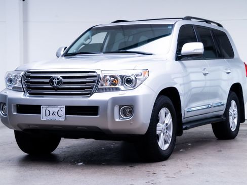 Used 2015 Toyota Land Cruiser AWD/4WD image 3