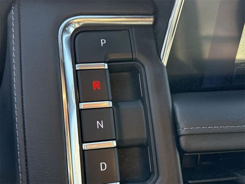 Used 2024 Chevrolet Suburban LT image 14