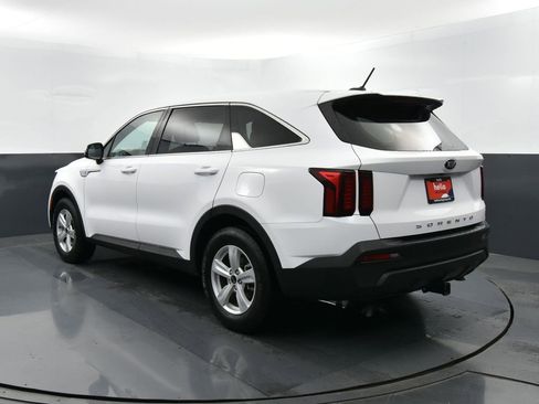 Used 2021 Kia Sorento LX image 32