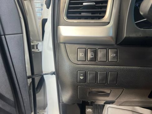 Used 2019 Toyota Highlander XLE AWD/4WD image 14