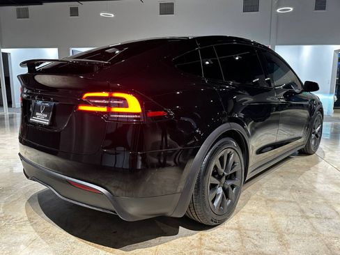 Used 2024 Tesla Model X image 7