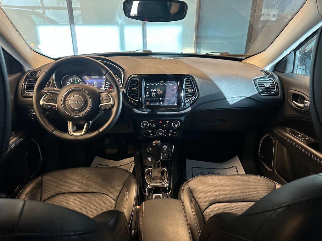 Used 2021 Jeep Compass Limited w/ Sun and Sound Group AWD/4WD image 9