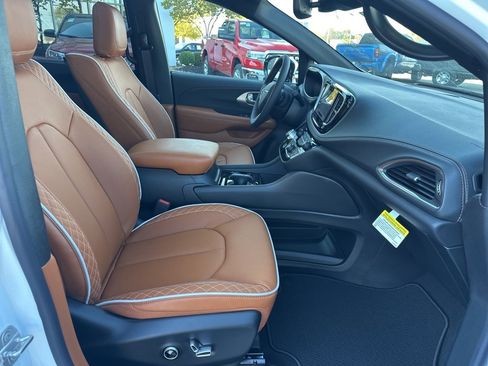 New 2026 Chrysler Pacifica Pinnacle w/ Trailer Tow Group image 56