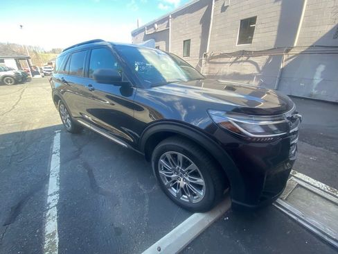 Used 2025 Ford Explorer Active w/ Active Comfort Package image 14