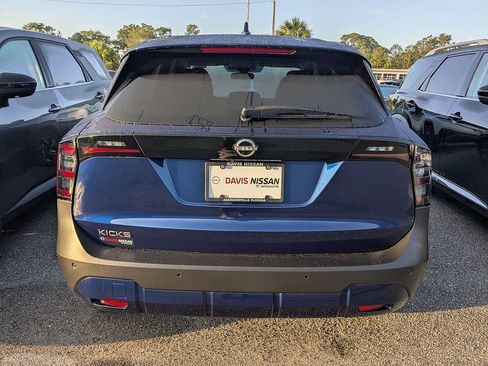 Used 2025 Nissan Kicks SV FWD image 3
