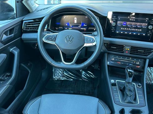 Used 2025 Volkswagen Jetta SE image 34