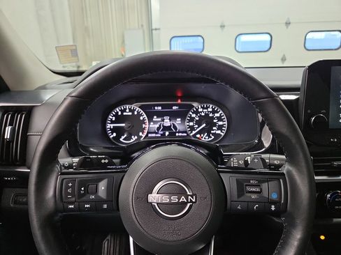 Used 2023 Nissan Pathfinder SL w/ Black Appearance Package AWD/4WD image 21