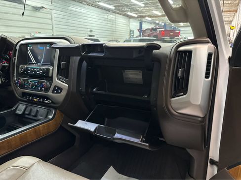 Used 2018 GMC Sierra 1500 SLT AWD/4WD image 30