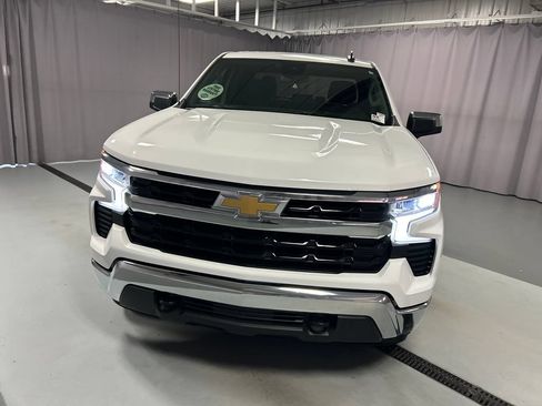 Used 2022 Chevrolet Silverado 1500 LT AWD/4WD image 2