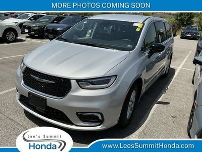Used 2024 Chrysler Pacifica Touring-L