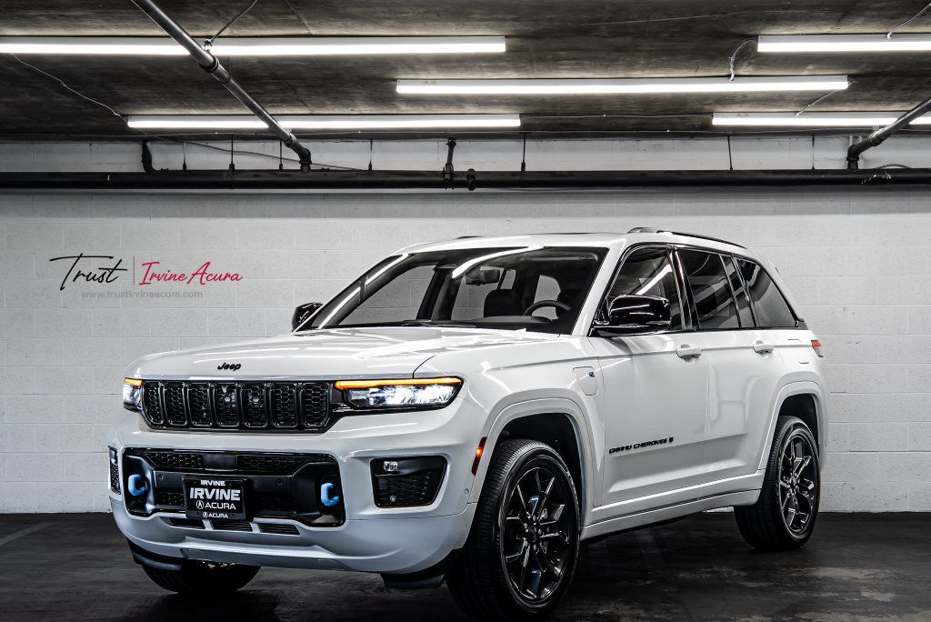 Used 2023 Jeep Grand Cherokee 30th Anniversary AWD/4WD image 1