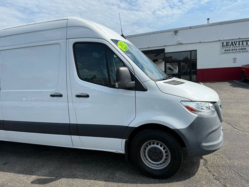 Used 2021 Mercedes-Benz Sprinter 2500 image 13