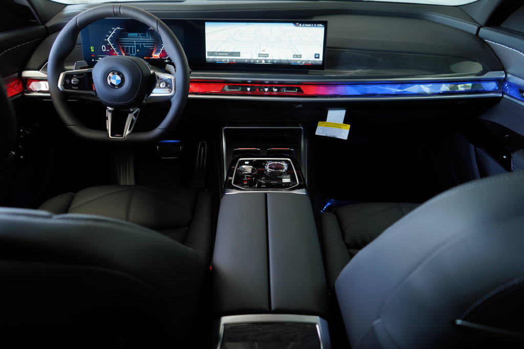 Used 2026 BMW 740i w/ Premium Package RWD image 14