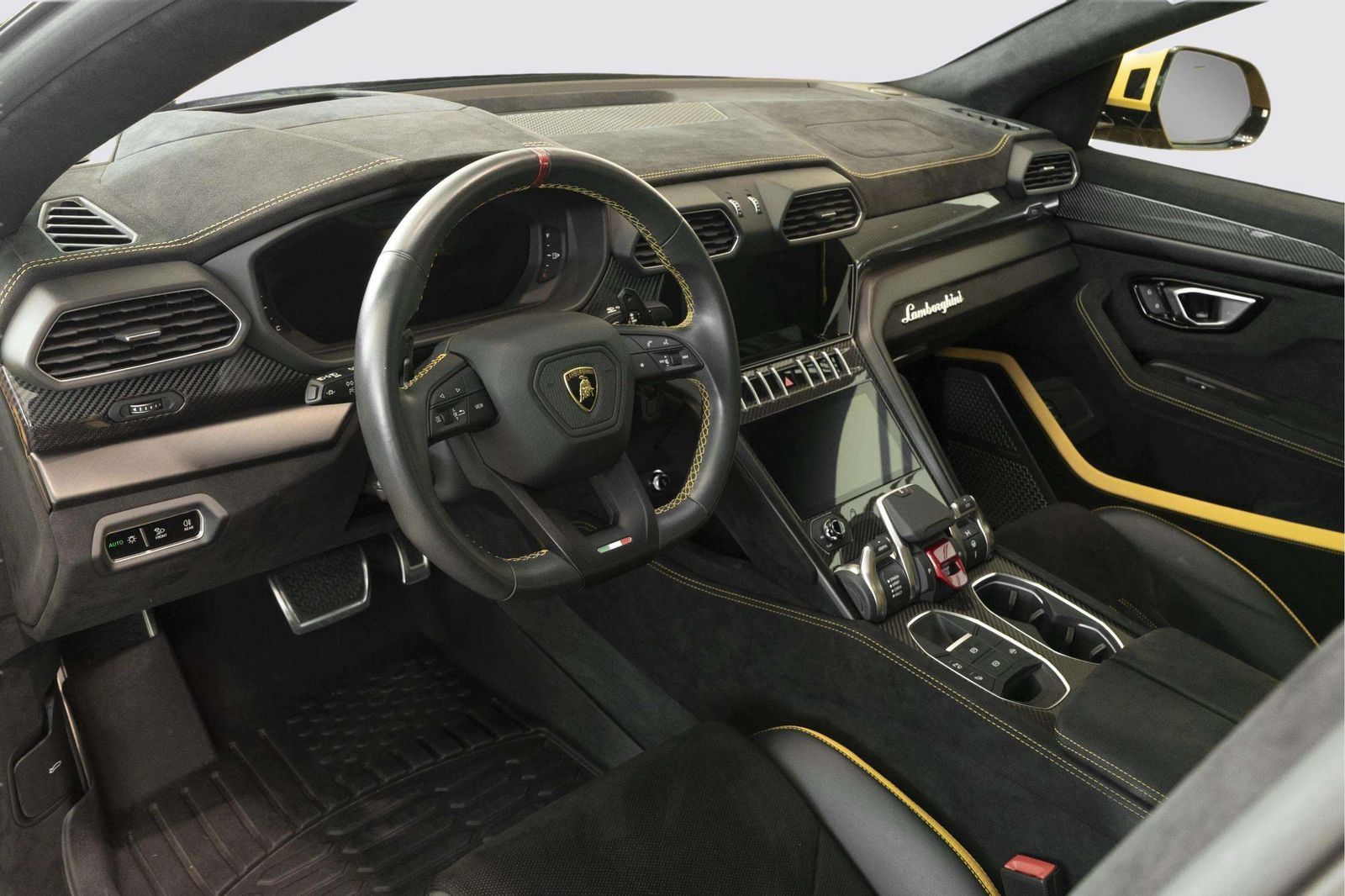 Used 2024 Lamborghini Urus Performante AWD/4WD image 34