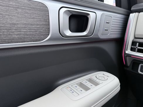 Used 2024 Hyundai Santa Fe Limited image 12