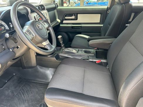 Used 2014 Toyota FJ Cruiser 4WD w/ Upgrade Package image 11