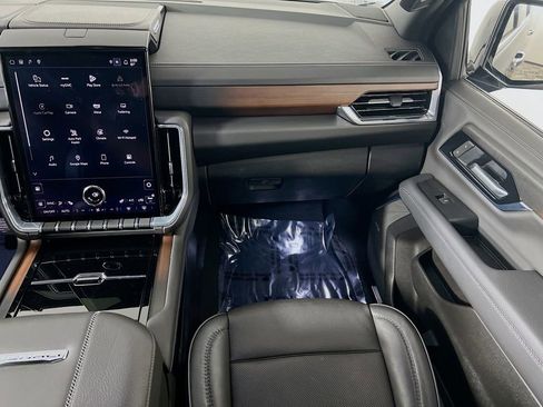 Used 2025 GMC Yukon Denali image 24