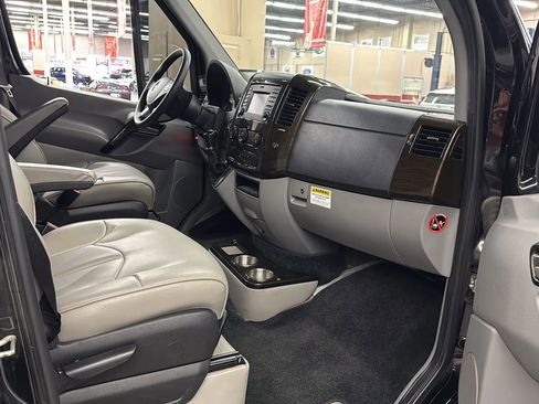 Used 2016 Mercedes-Benz Sprinter 2500 image 30