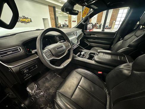 Used 2022 Jeep Wagoneer Series II image 13