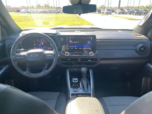 Used 2023 Chevrolet Colorado Trail Boss w/ Technology Package image 17