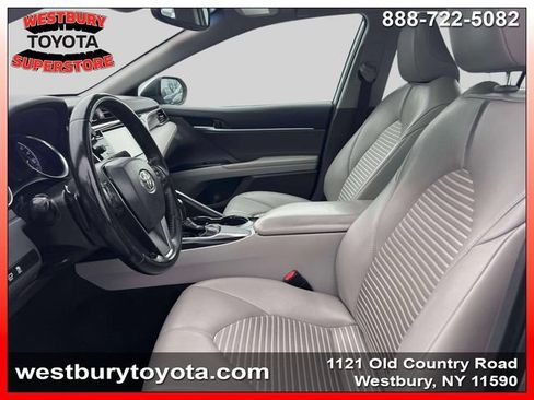 Used 2019 Toyota Camry SE FWD image 12
