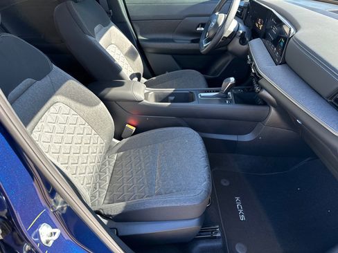 Used 2026 Nissan Kicks SV image 13