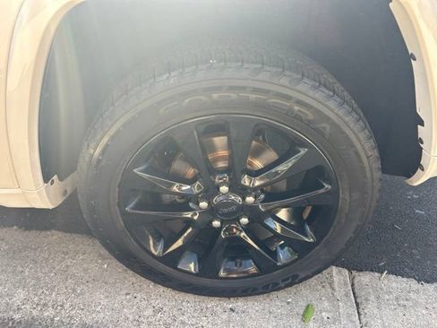 Used 2018 Jeep Grand Cherokee Altitude AWD/4WD image 32