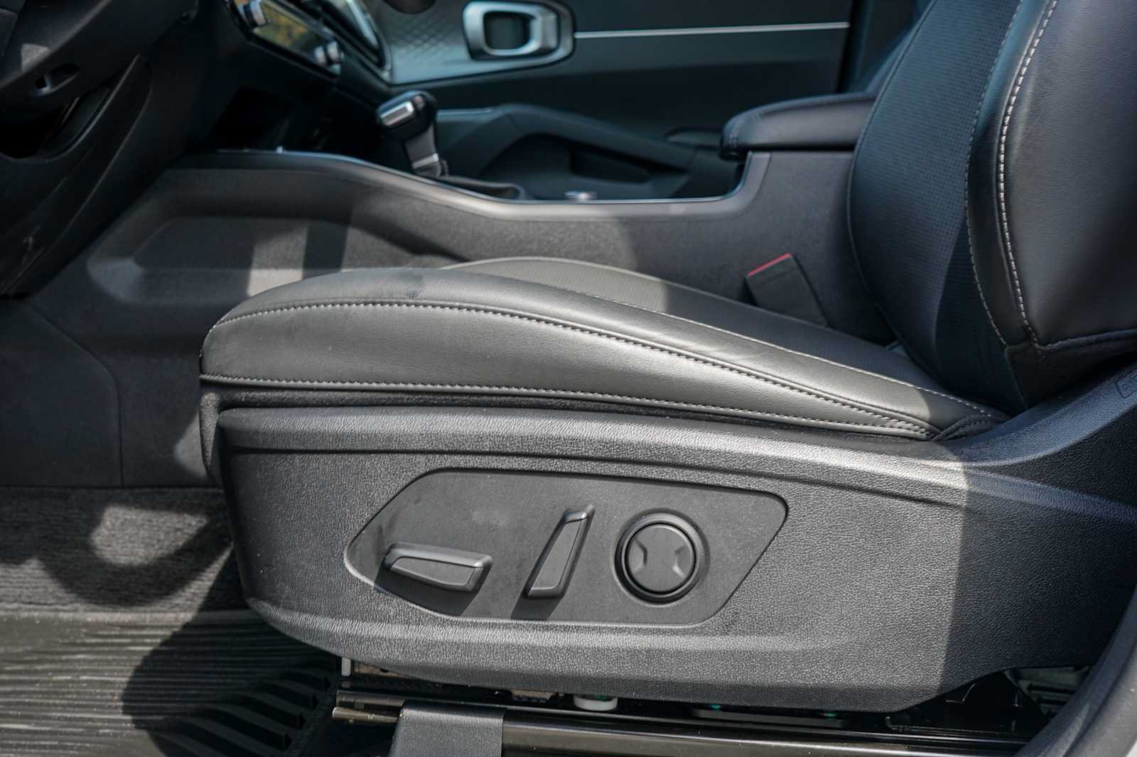 Certified 2025 Kia Sorento S FWD image 19