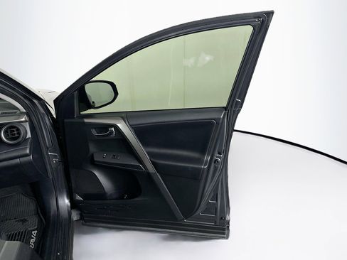 Used 2018 Toyota RAV4 XLE image 32