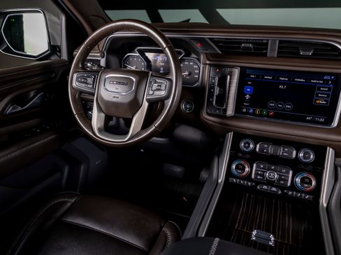 Used 2021 GMC Yukon XL Denali w/ Denali Ultimate Package image 6