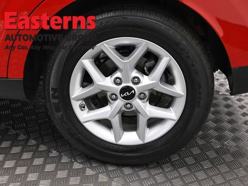 Used 2025 Kia Soul LX w/ LX Technology Package FWD image 33