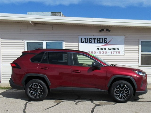 Used 2021 Toyota RAV4 LE FWD image 3