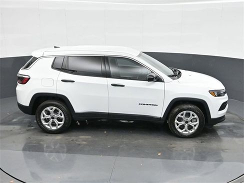 Used 2025 Jeep Compass Sport image 30