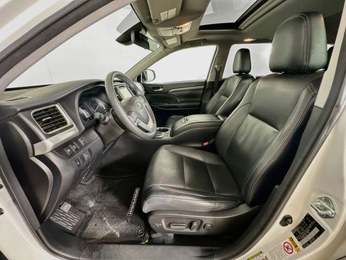 Used 2017 Toyota Highlander Limited FWD image 13