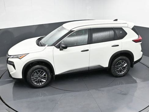 Used 2025 Nissan Rogue S image 25