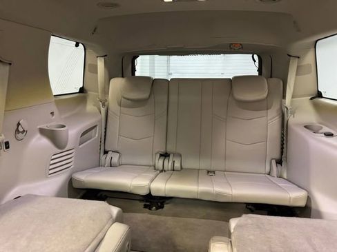 Used 2020 Cadillac Escalade Luxury image 31