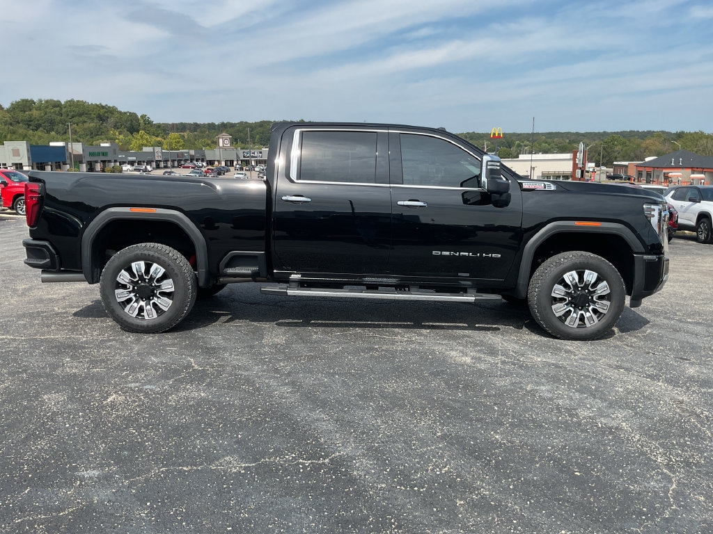 Used 2025 GMC Sierra 2500 Denali w/ Denali Reserve Package AWD/4WD image 12