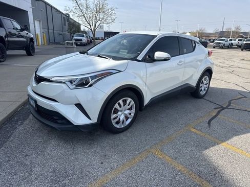 Used 2019 Toyota C-HR LE image 2