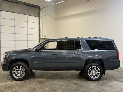 Used 2019 Chevrolet Suburban LT w/ Luxury Package AWD/4WD image 5