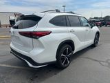 Used 2021 Toyota Highlander XSE image 3