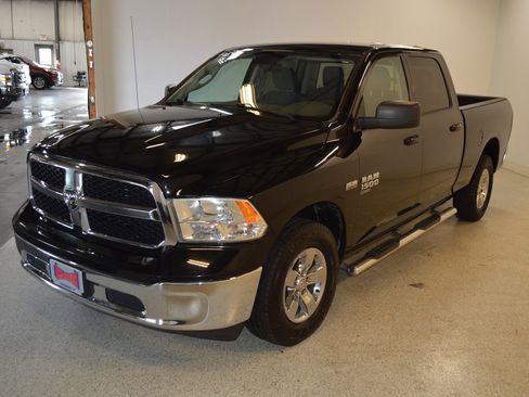 Used 2020 RAM 1500 Classic SLT image 7