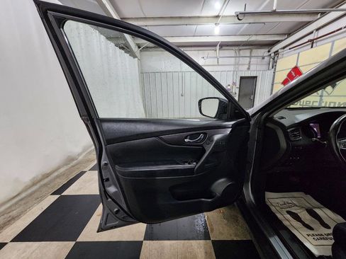 Used 2019 Nissan Rogue SV w/ Premium Package image 10