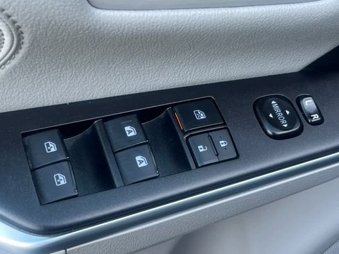 Used 2017 Toyota Camry XLE image 13