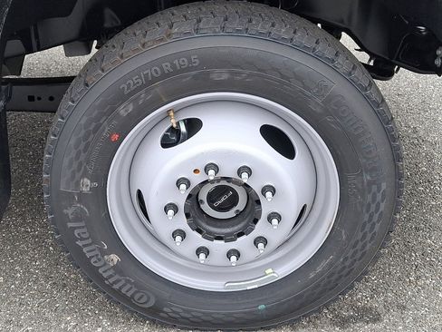 New 2025 Ford F550 4x4 Regular Cab Super Duty image 8